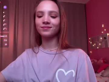 adria_arjona