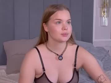 chloewinks