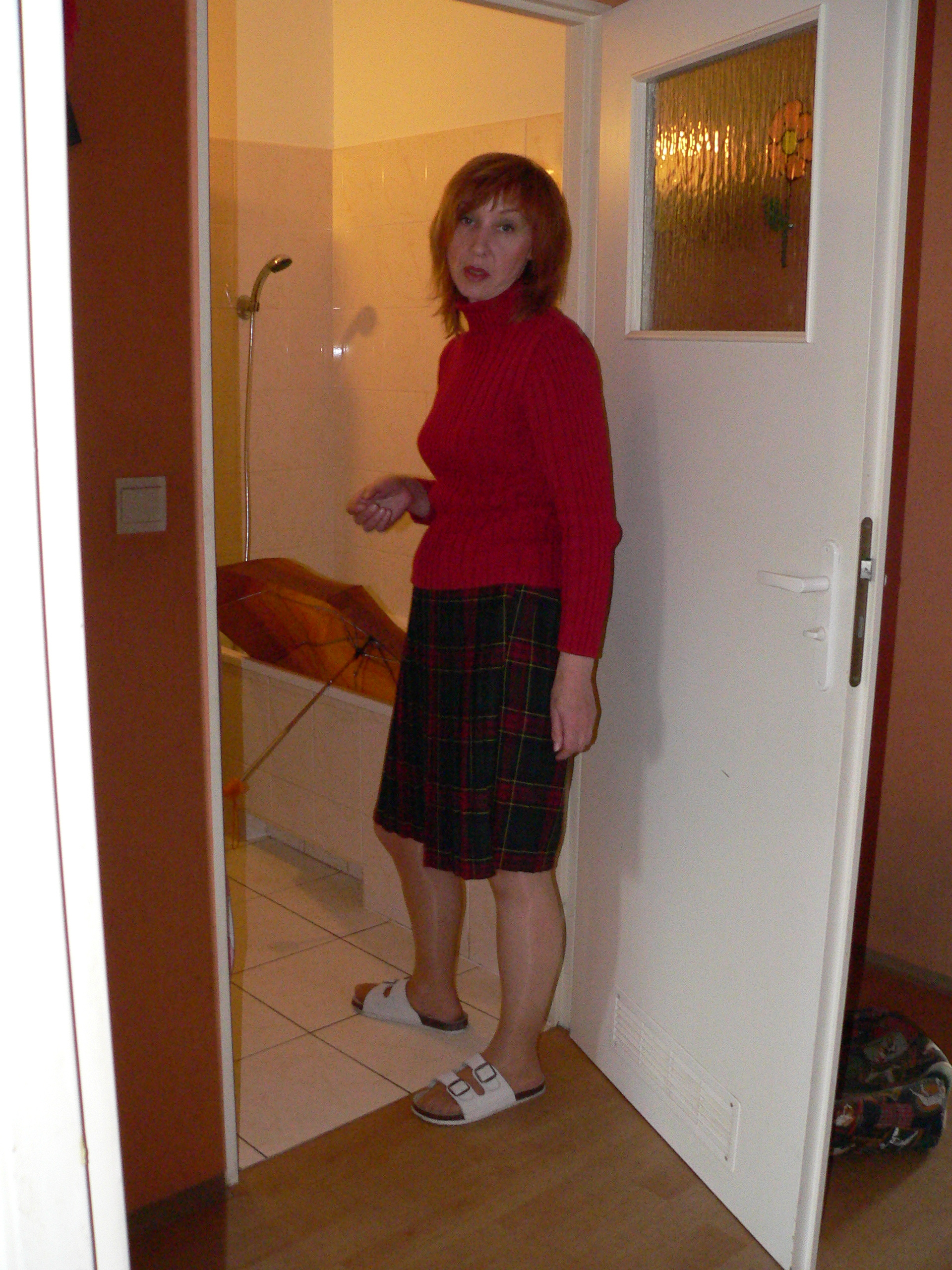 Adela's striptease at the kitchen — 25